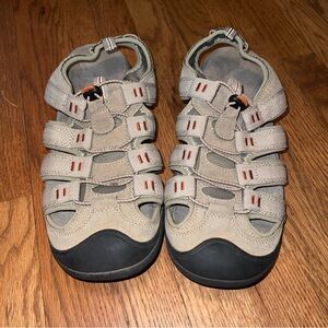 Men’s 11 Medium Tan and Black Sandals